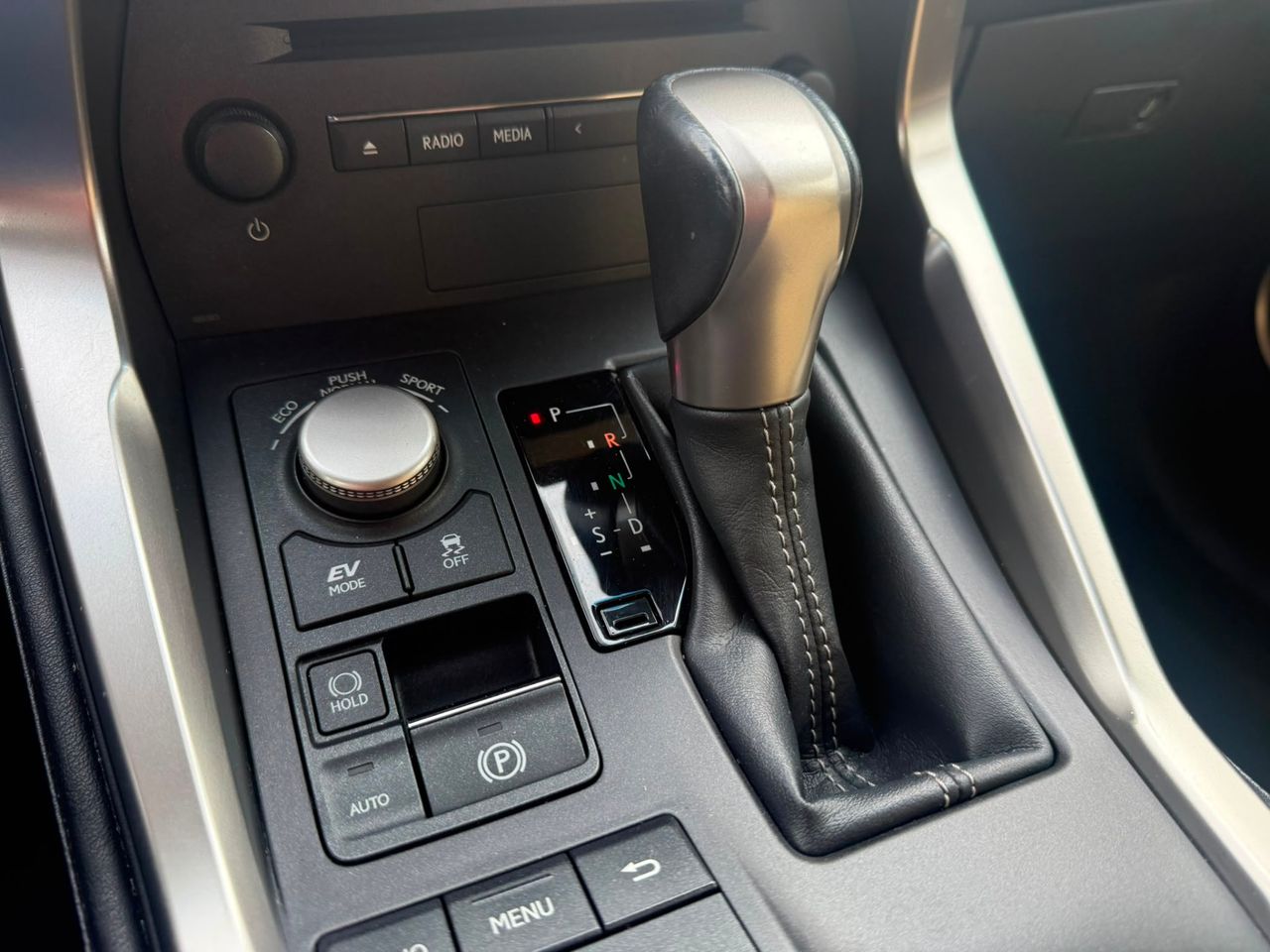 Lexus NX 300h Executive 4WD - Foto 58