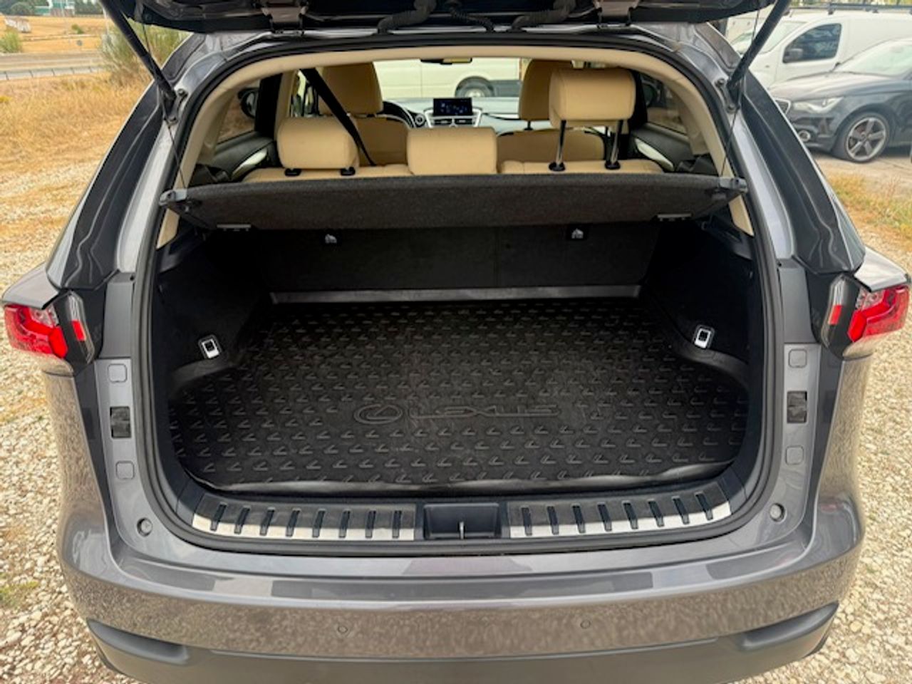 Lexus NX 300h Executive 4WD - Foto 36