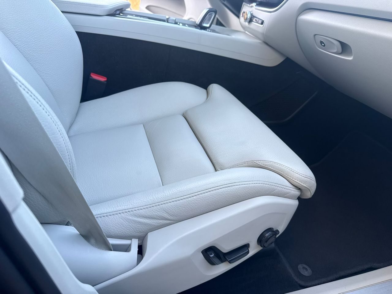 Volvo XC60 Momentum Pro B5 Diesel AWD Aut. - Foto 51