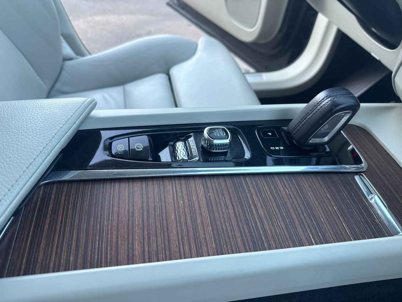 Volvo XC60 Momentum Pro B5 Diesel AWD Aut. - Foto 54