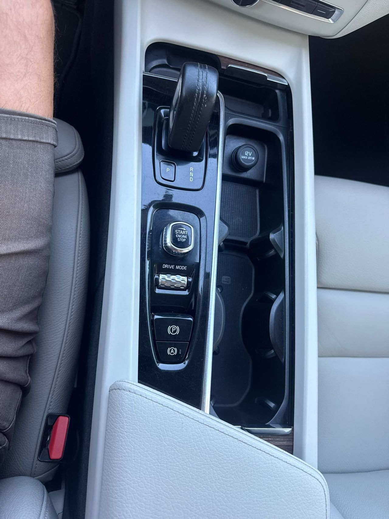 Volvo XC60 Momentum Pro B5 Diesel AWD Aut. - Foto 80