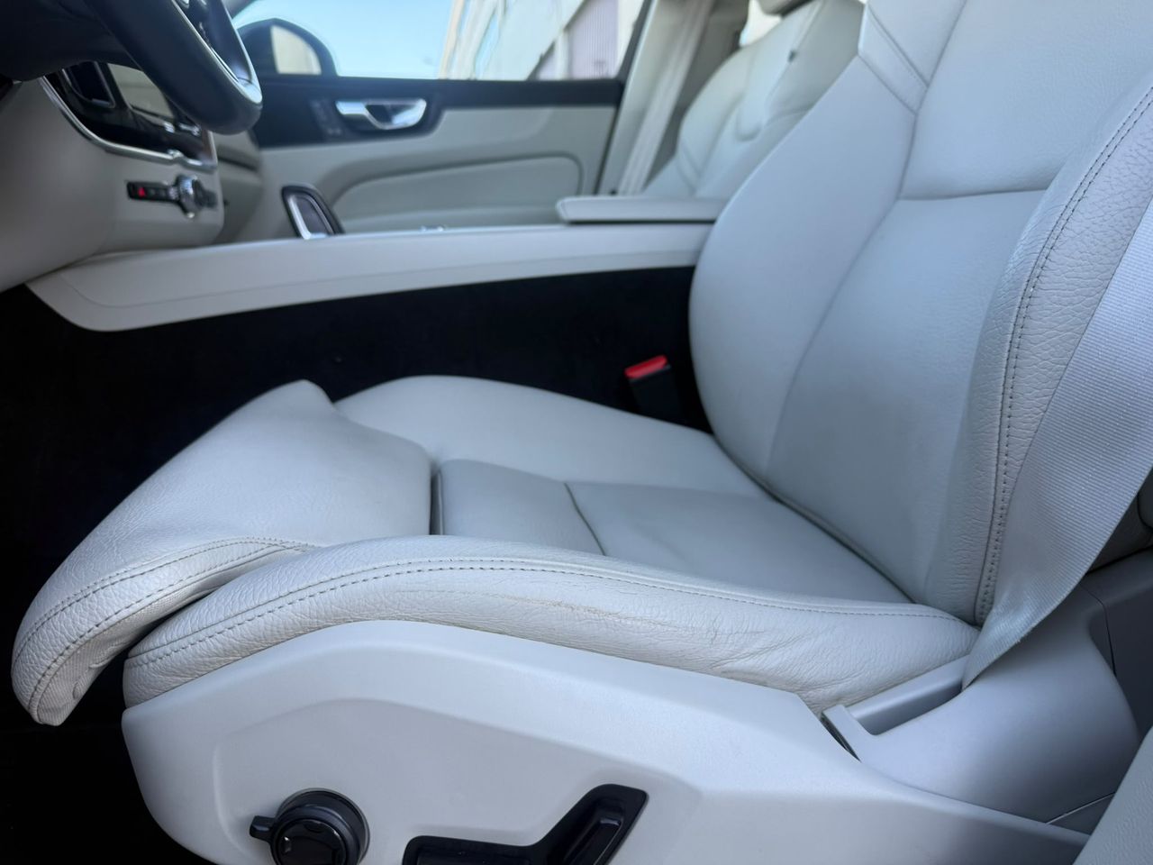 Volvo XC60 Momentum Pro B5 Diesel AWD Aut. - Foto 31