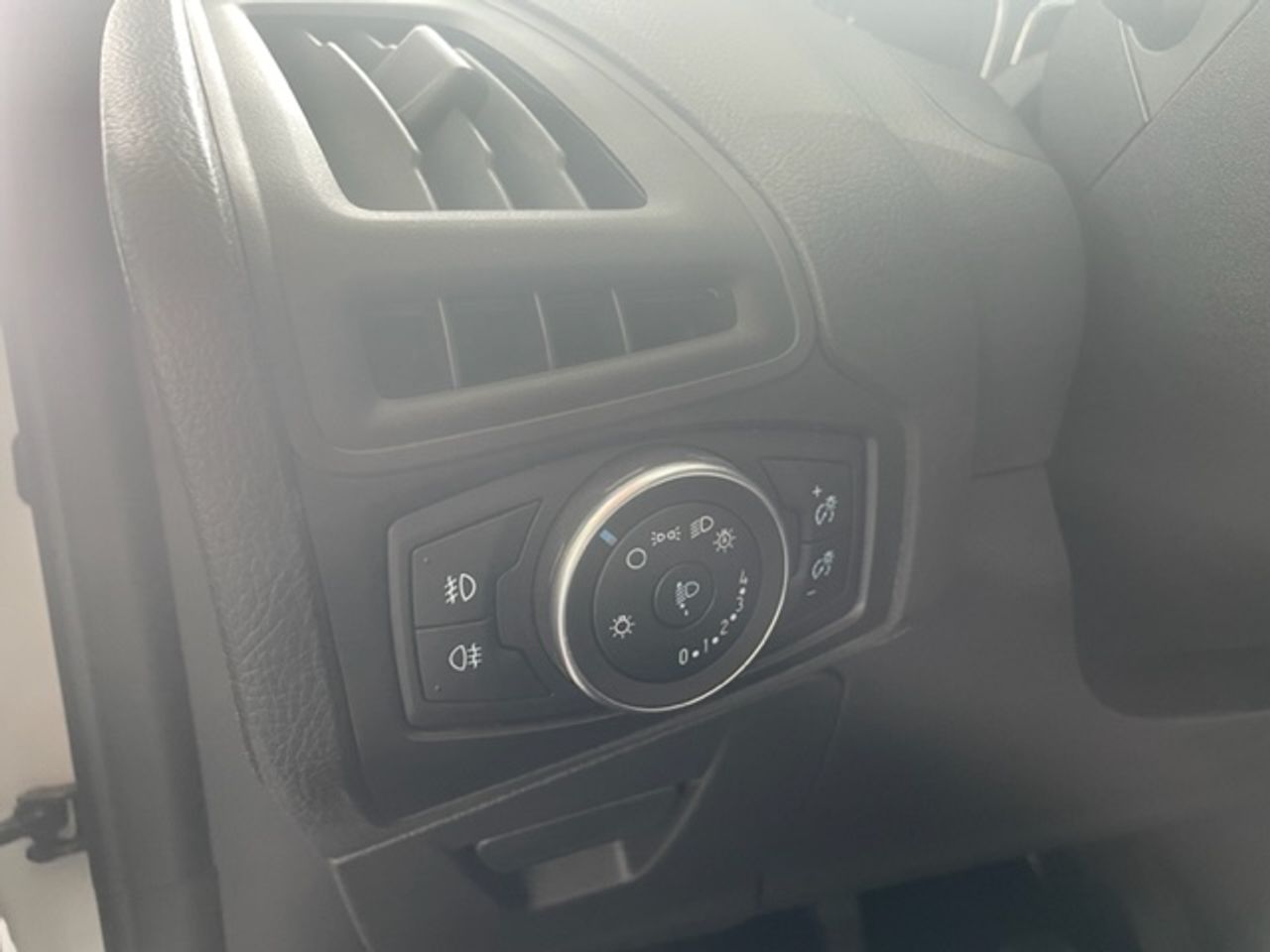 Ford Focus 1.5 TDCI  - Foto 11