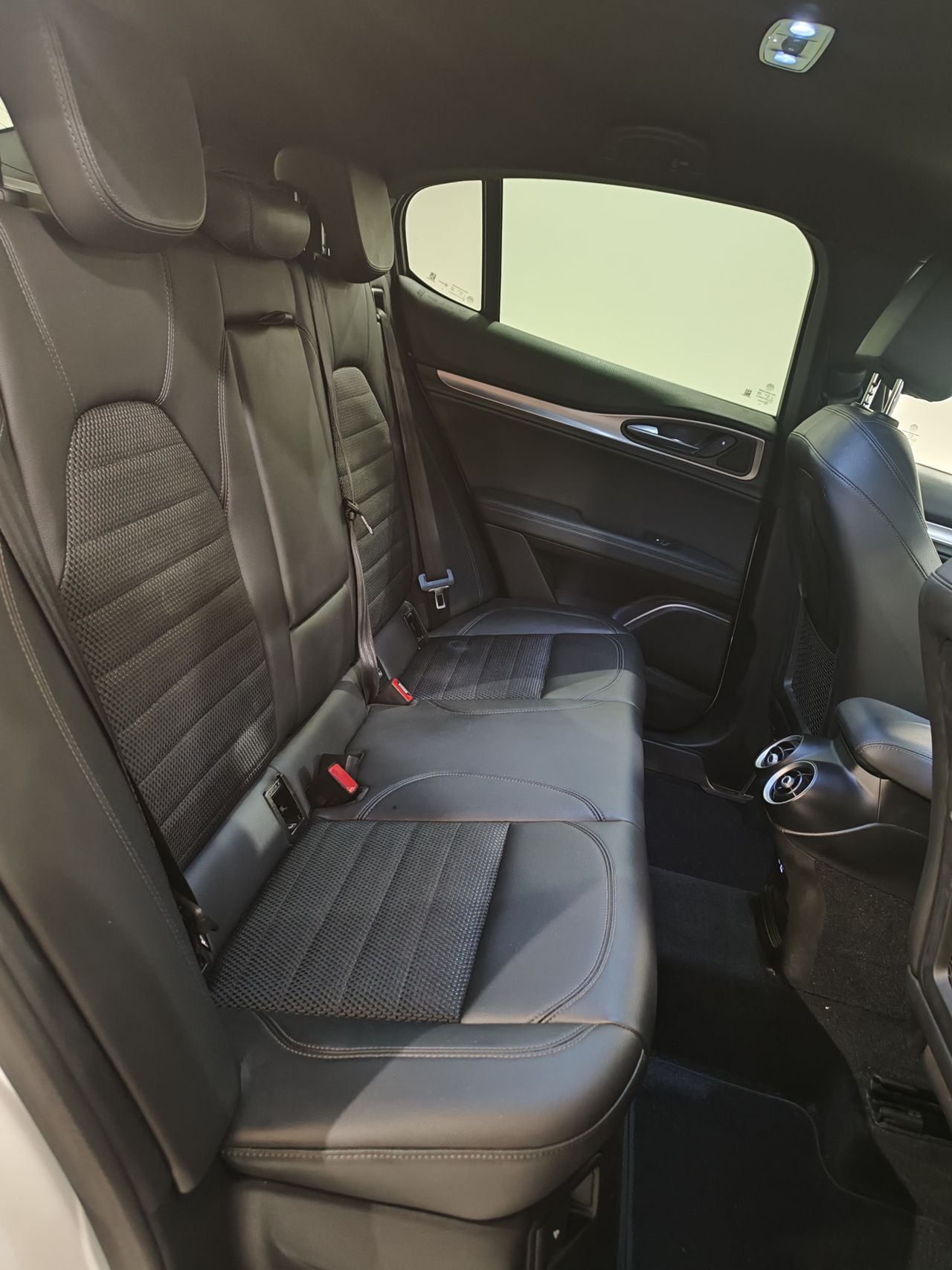 Alfa Romeo Stelvio 2.2 Diesel 118kW (160CV) SPRINT RWD - Foto 18