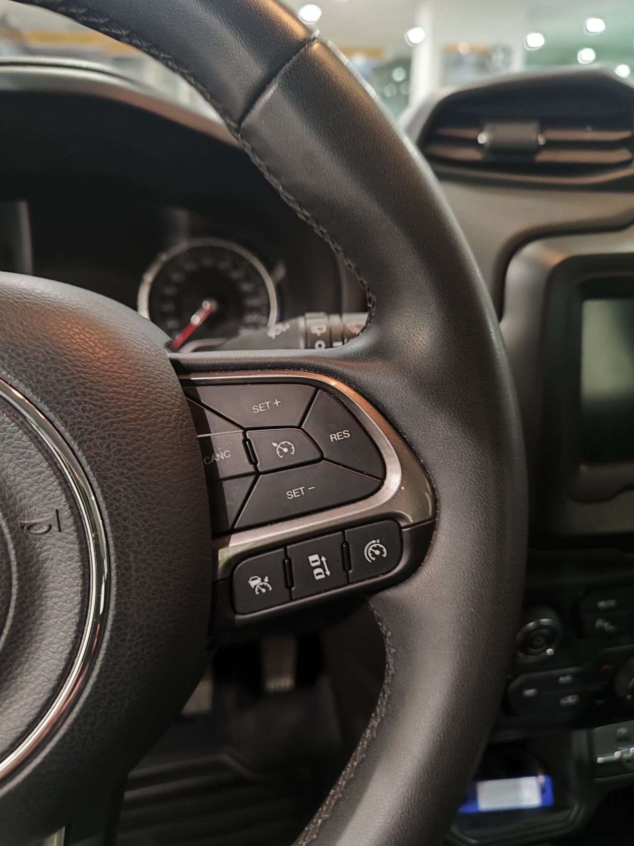 Jeep Renegade Limited 1.0G 88kW (120CV) 4x2 - Foto 12