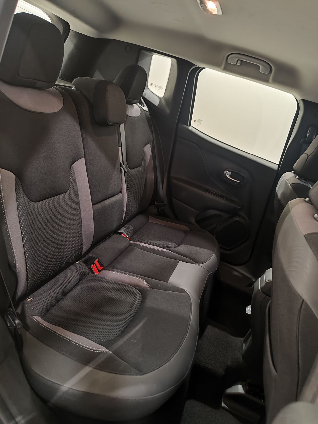 Jeep Renegade Limited 1.0G 88kW (120CV) 4x2 - Foto 17