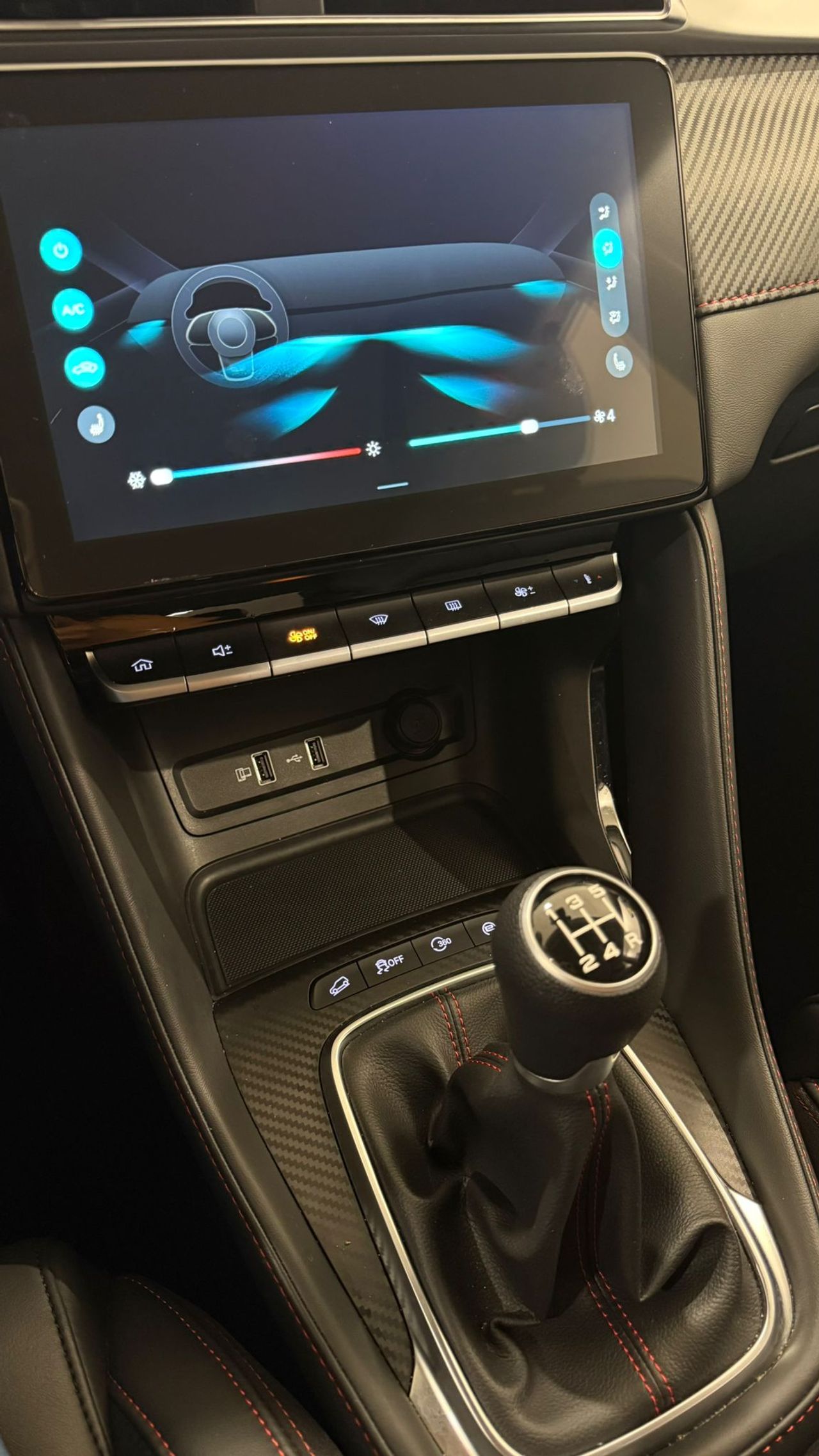 MG ZS 1.5 Luxury - Foto 16