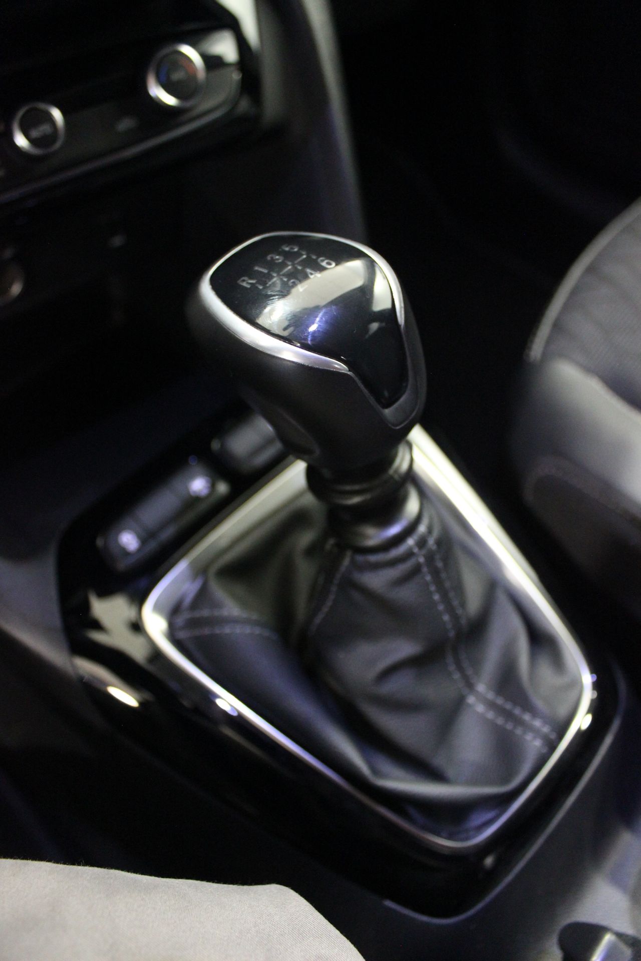 Opel Corsa 1.2T 74 kW (100 CV) Elegance - Foto 18