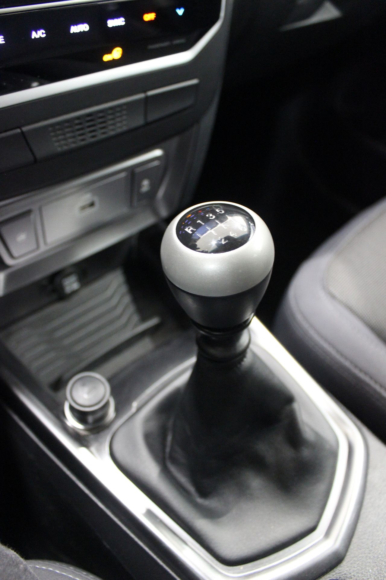 SsangYong Tivoli G12T URBAN PLUS 4X2 - Foto 19