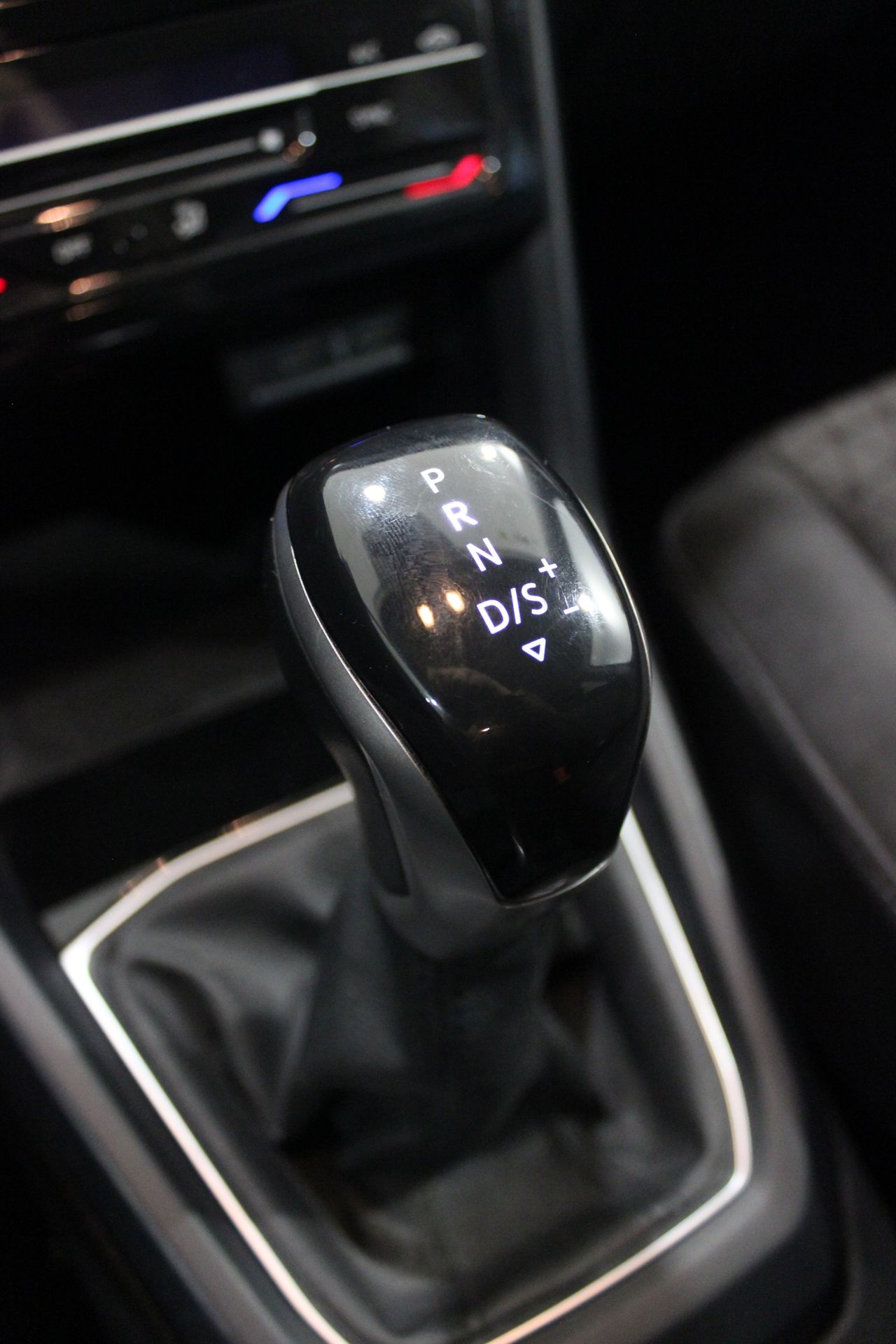 Volkswagen T-Cross 1.0 TSI ADVANCE DSG7 - Foto 22