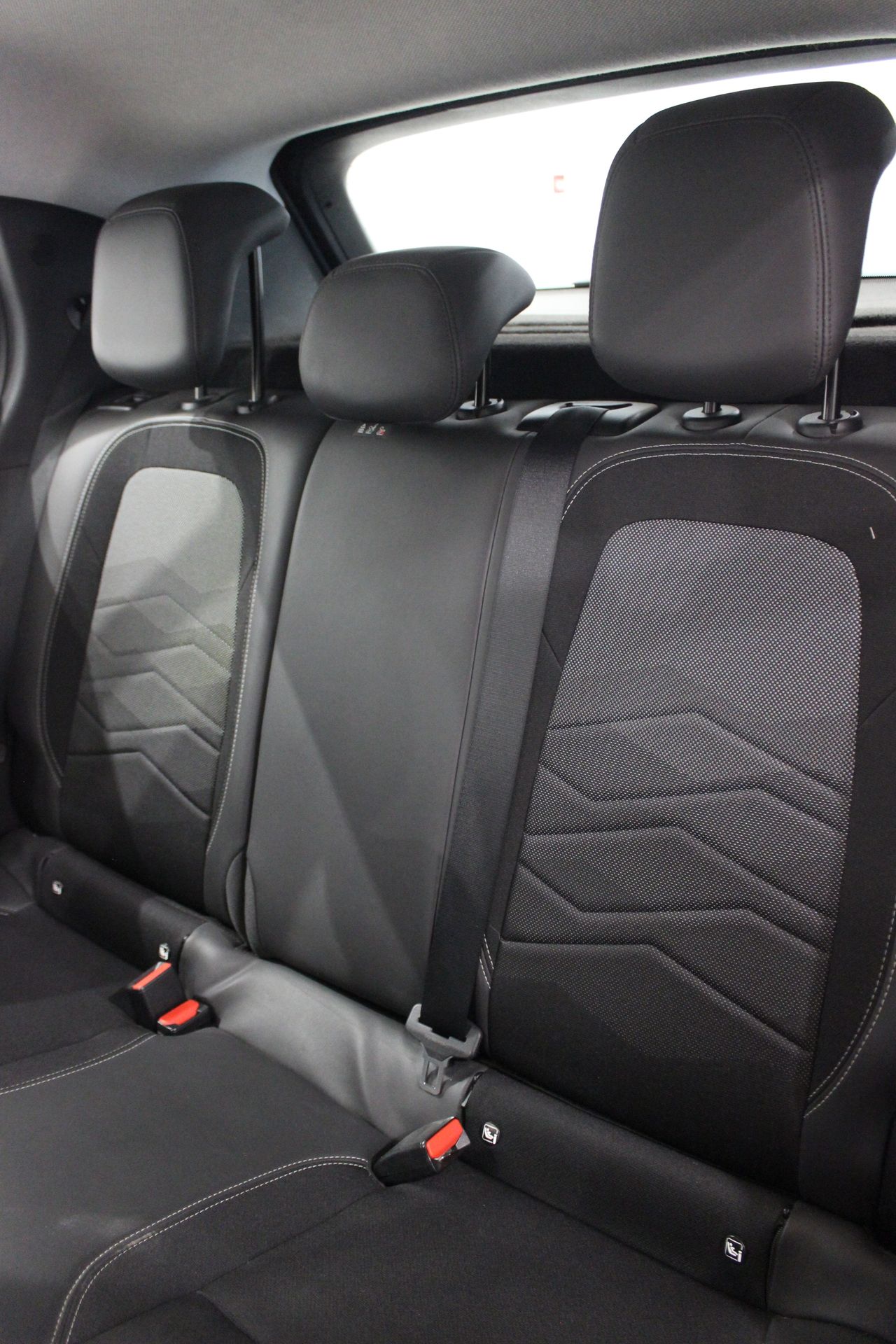 Jeep Avenger 1.2 T G ALTITUDE - Foto 23