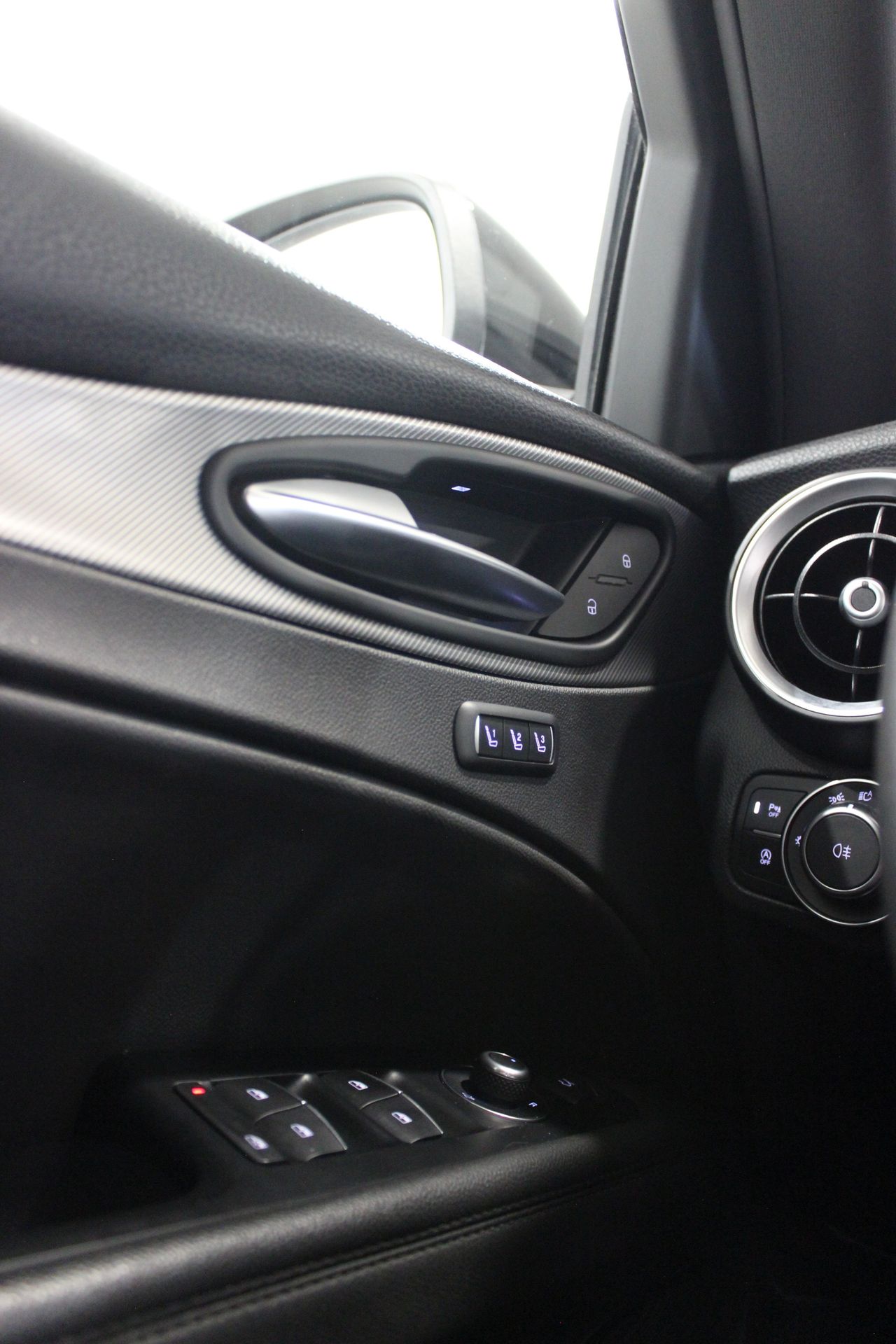 Alfa Romeo Stelvio 2.2 Diesel 154 kW (210 CV) Veloce AT AWD - Foto 9