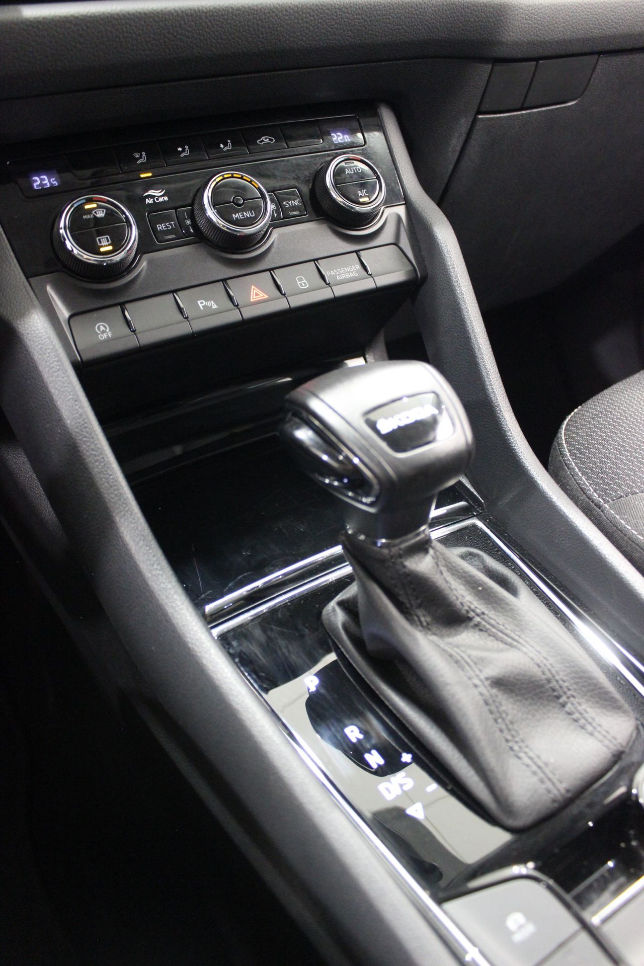 Skoda Kodiaq Selection 1.5 TSI mHEV 150 CV DSG 7 asientos - Foto 18