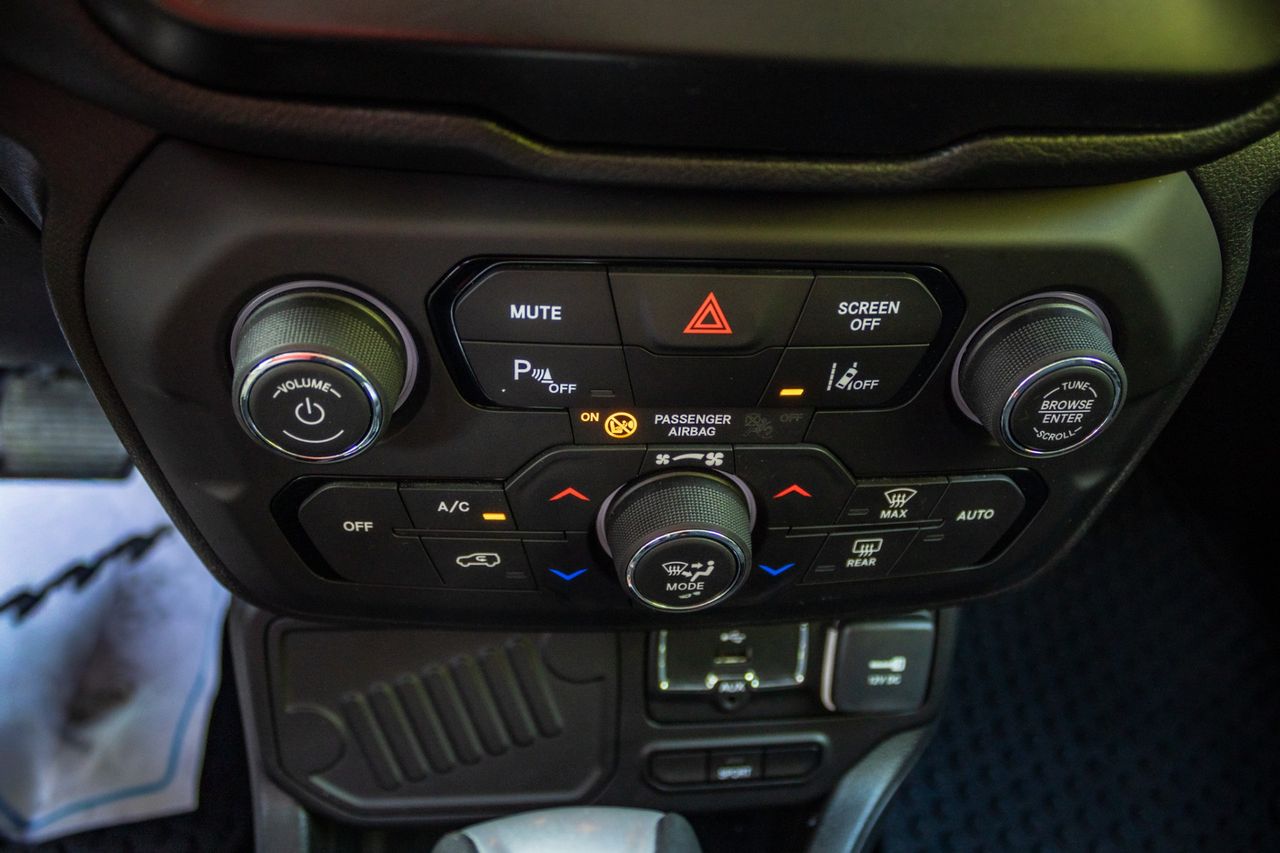 Jeep Renegade 1.3 Night Eagle DCT Turbo 4x2 - Foto 16