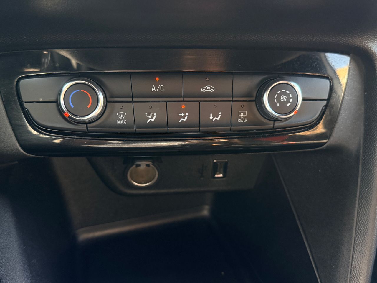 Opel Corsa 1.2T 74 kW - Foto 18