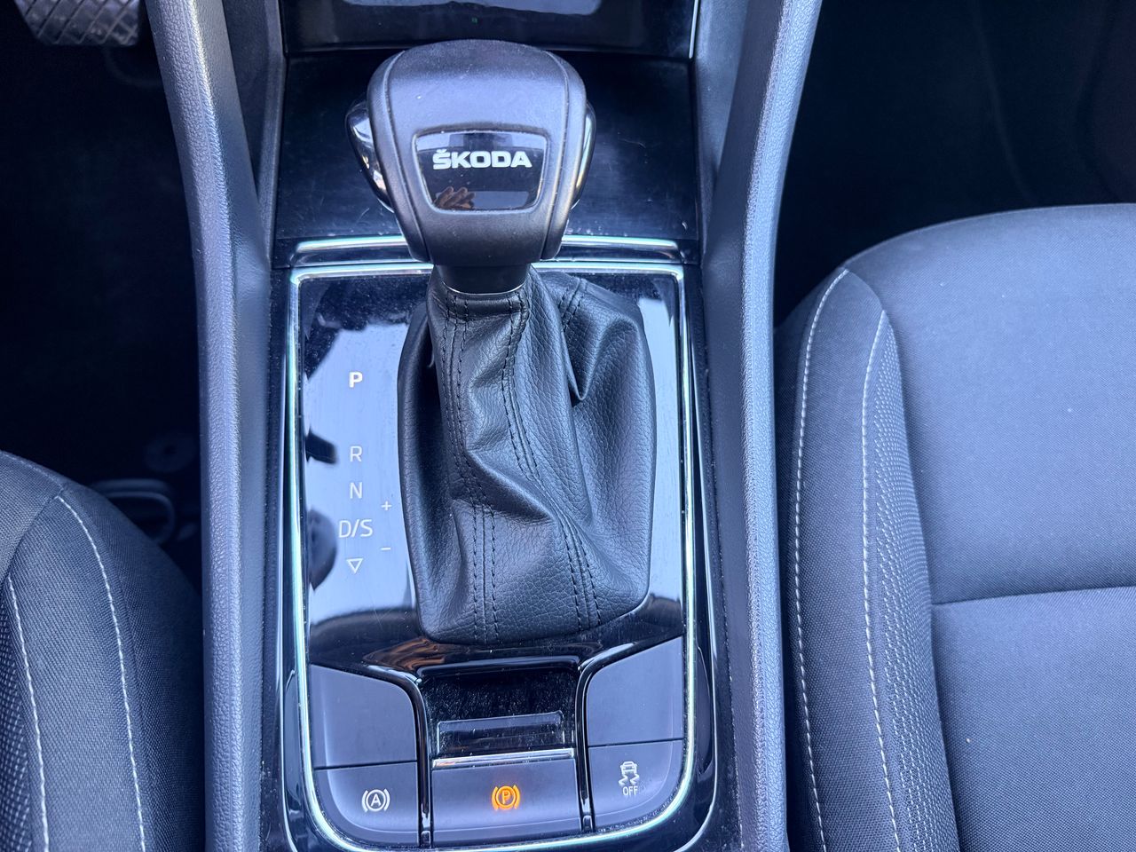 Skoda Karoq Design 1.5 TSI 110 kW - Foto 16