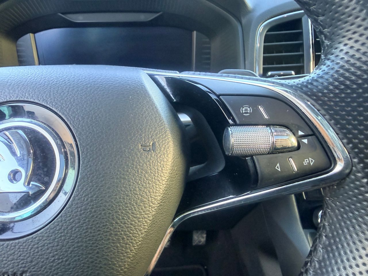 Skoda Karoq Design 1.5 TSI 110 kW - Foto 13