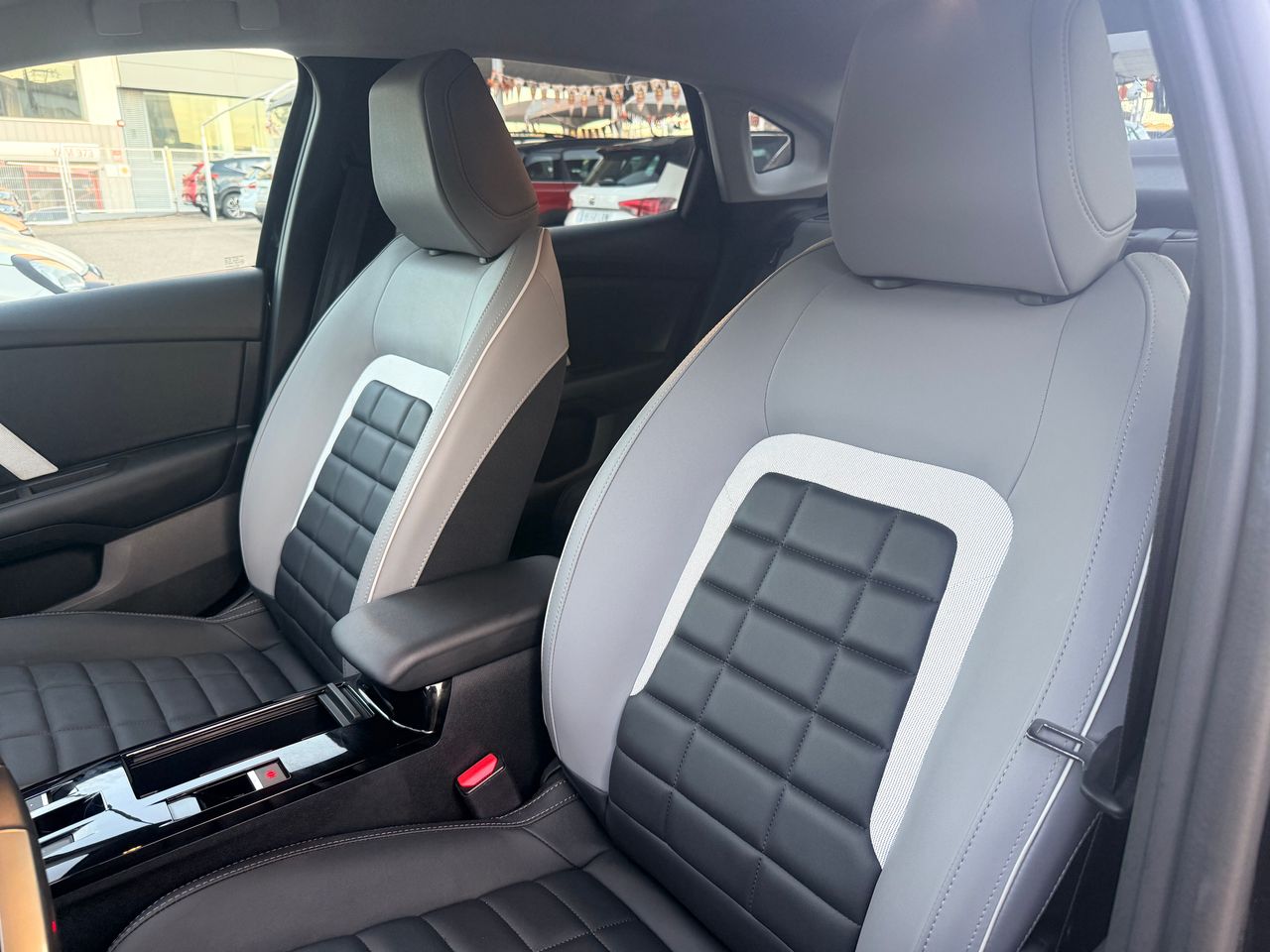 Citroën C4 X Hybrid 145 CV Max - Foto 25