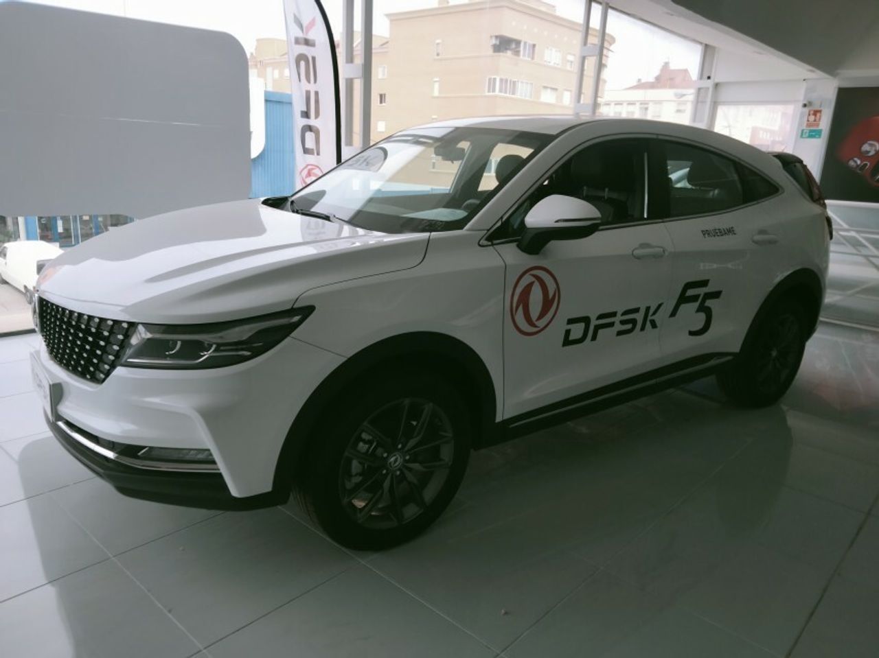 dfsk f5 2023 / foto grande (3)