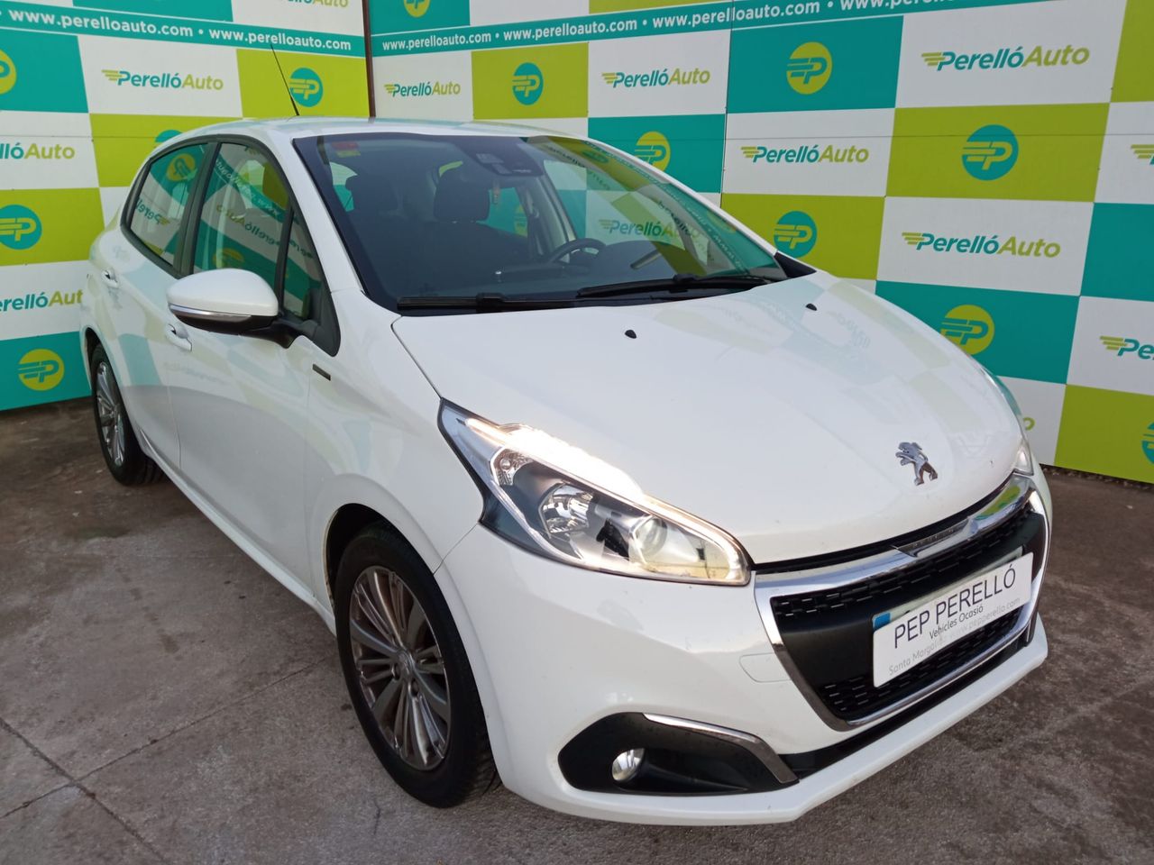 peugeot 208 2018 /