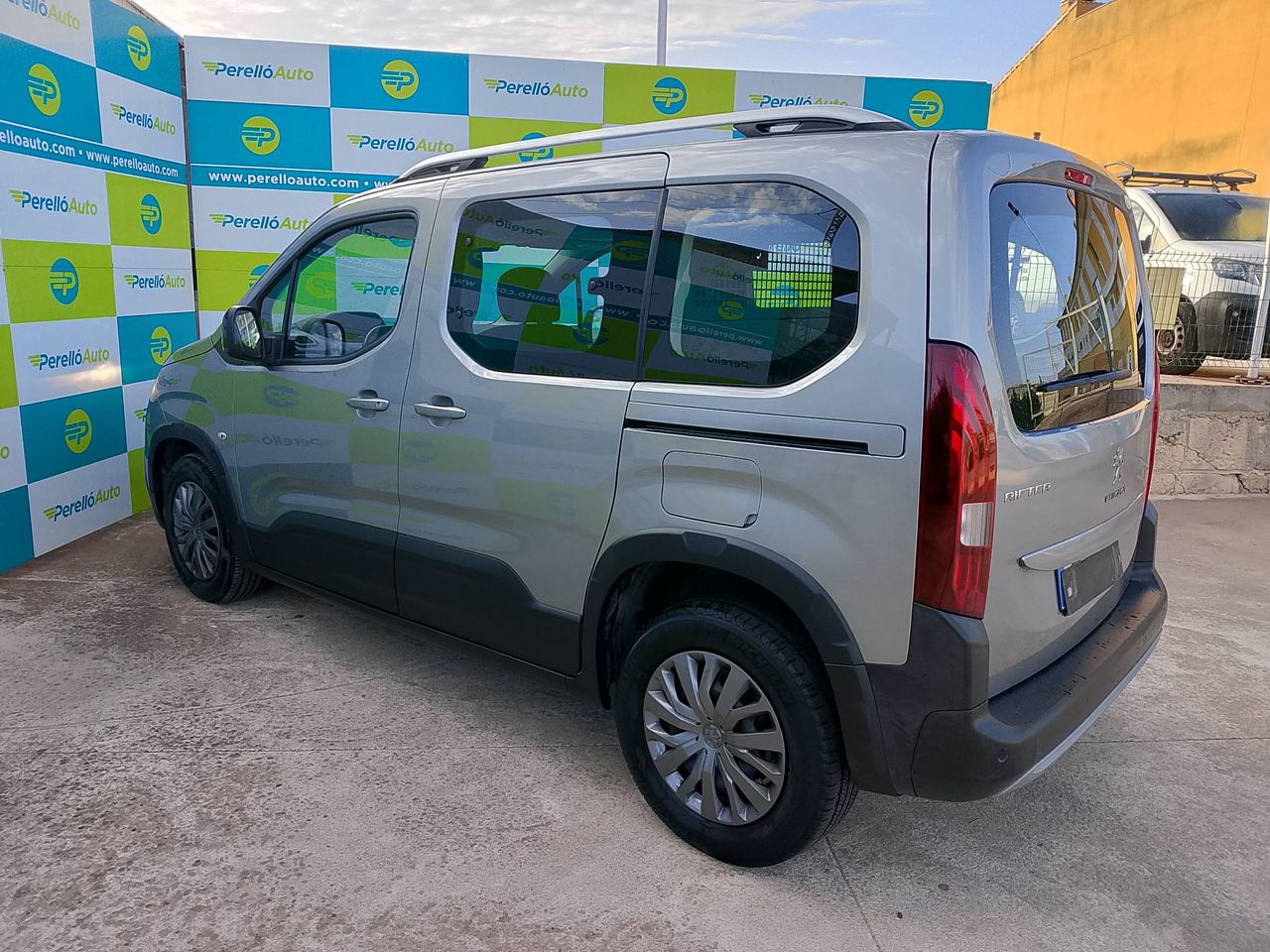 Peugeot Rifter ALLURE BUSINESS STANDAR BHDI 100  - Foto 5