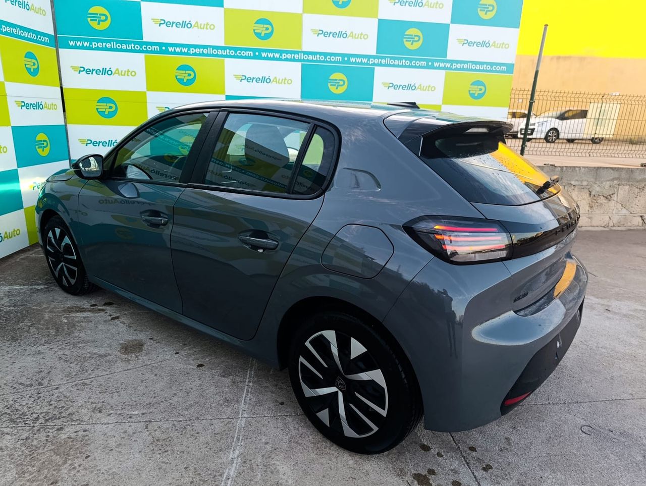 Peugeot 208 ACTIVE 100 CV - Foto 8