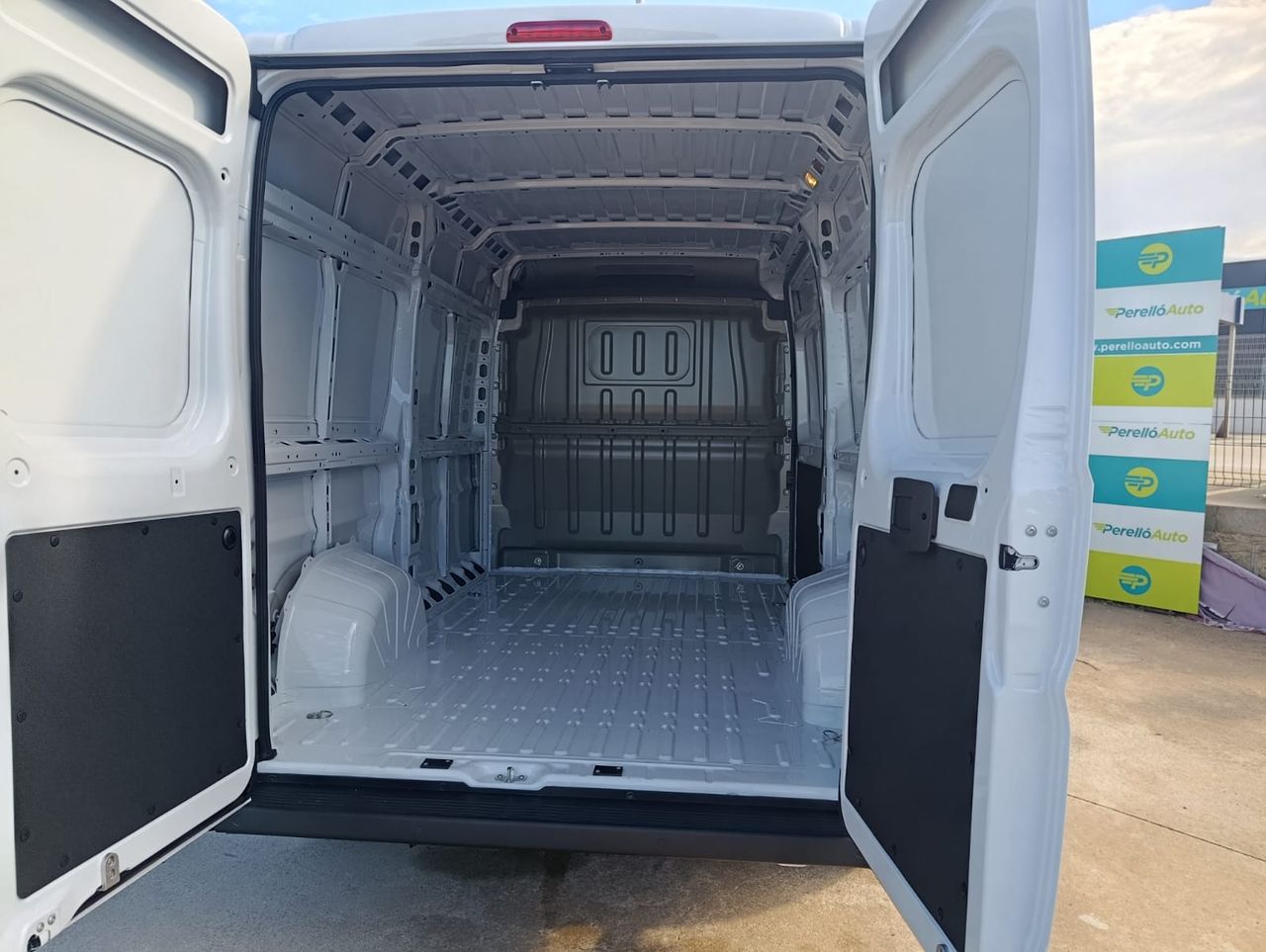 Peugeot Boxer FURGON 2.3 2H2 BLUEHDI 140 - Foto 7