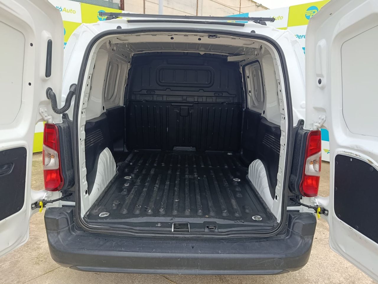 Peugeot Rifter 1.5 ACTIVE PACK BLUEHDI 100 BUSINESS - Foto 8