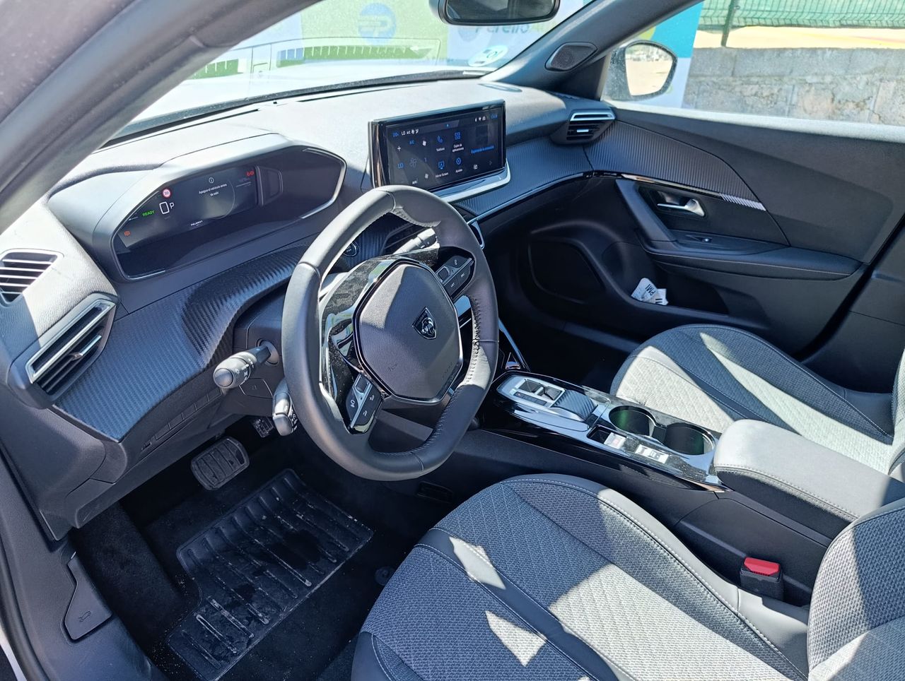 Peugeot 2008 E- Allure 100 kW (136 CV) - Foto 9