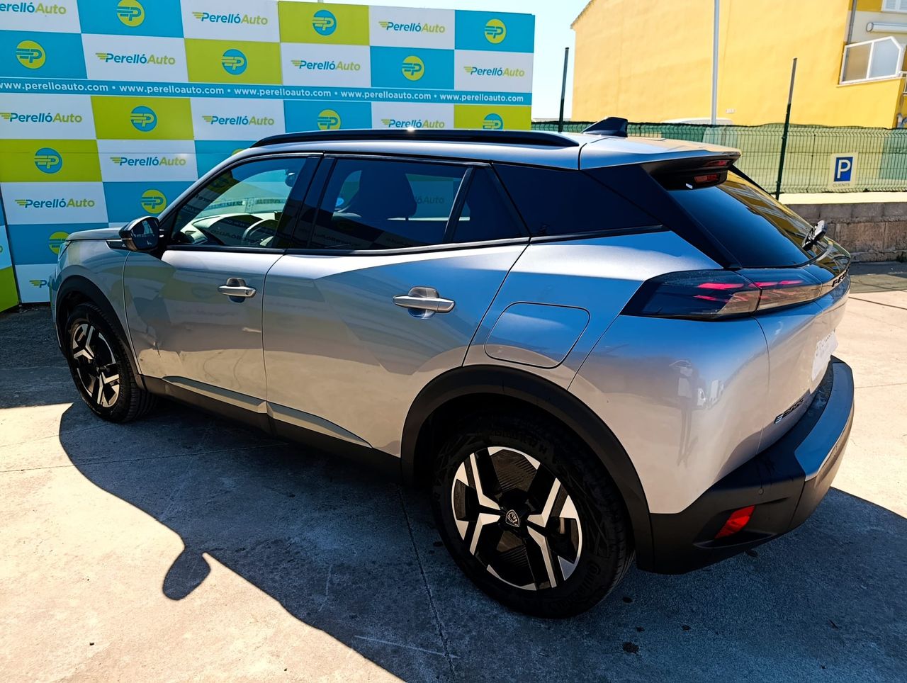 Peugeot 2008 E- Allure 100 kW (136 CV) - Foto 5