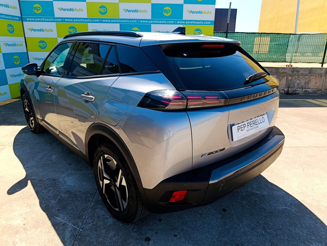 Peugeot 2008 E- Allure 100 kW (136 CV) - Foto 6