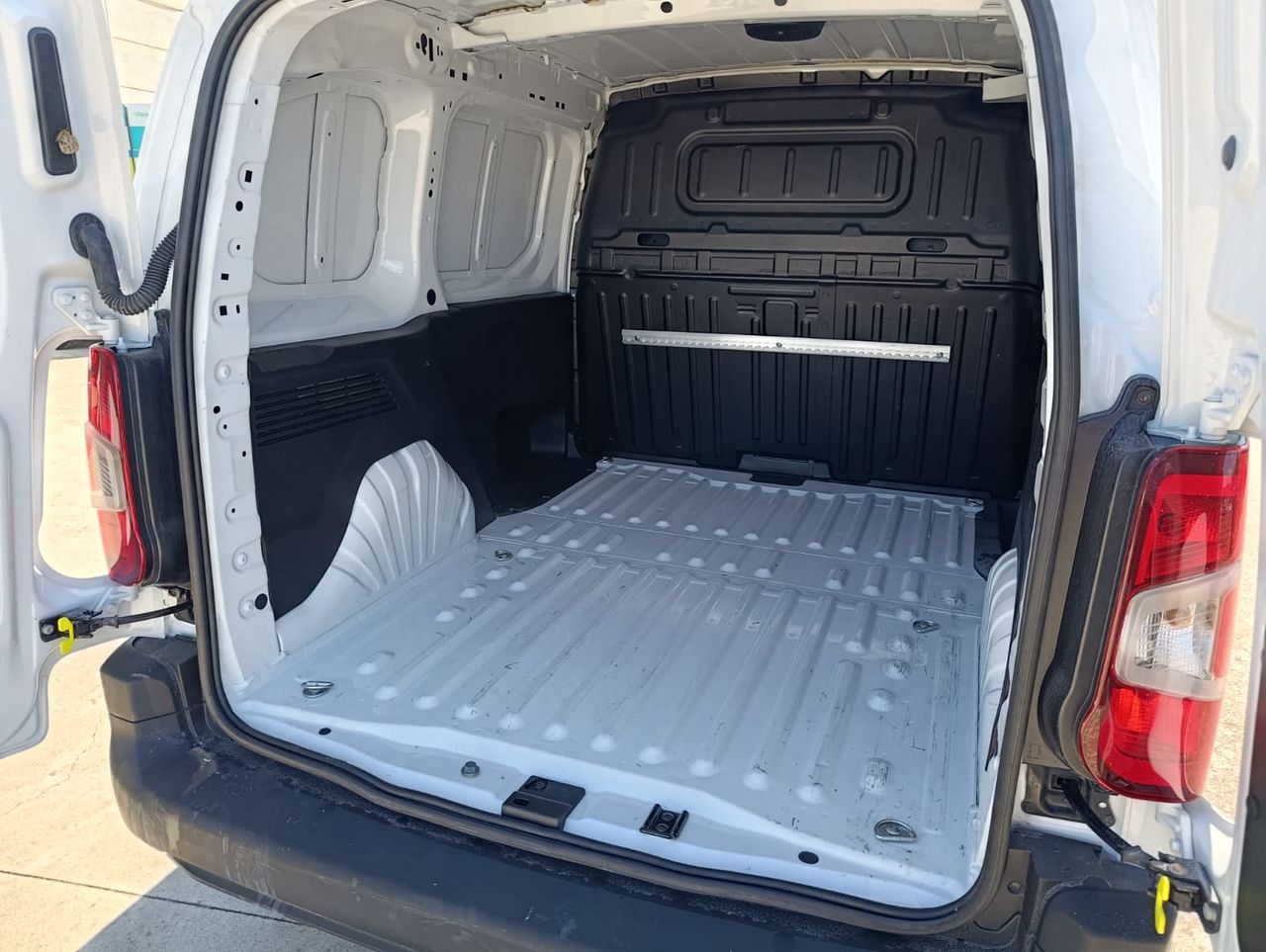 Peugeot Partner FURGON STANDARD BLUEHDI 100 - Foto 8