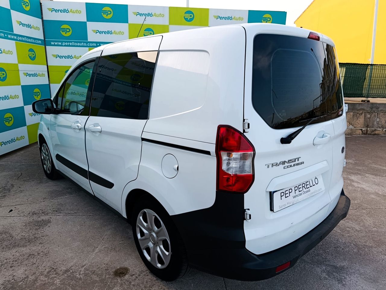 Ford Transit Courier Kombi Ambiente 1.5 TDCi 74 kW - Foto 6