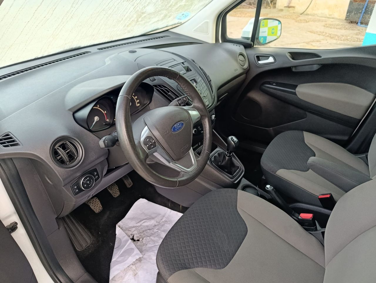 Ford Transit Courier Kombi Ambiente 1.5 TDCi 74 kW - Foto 8
