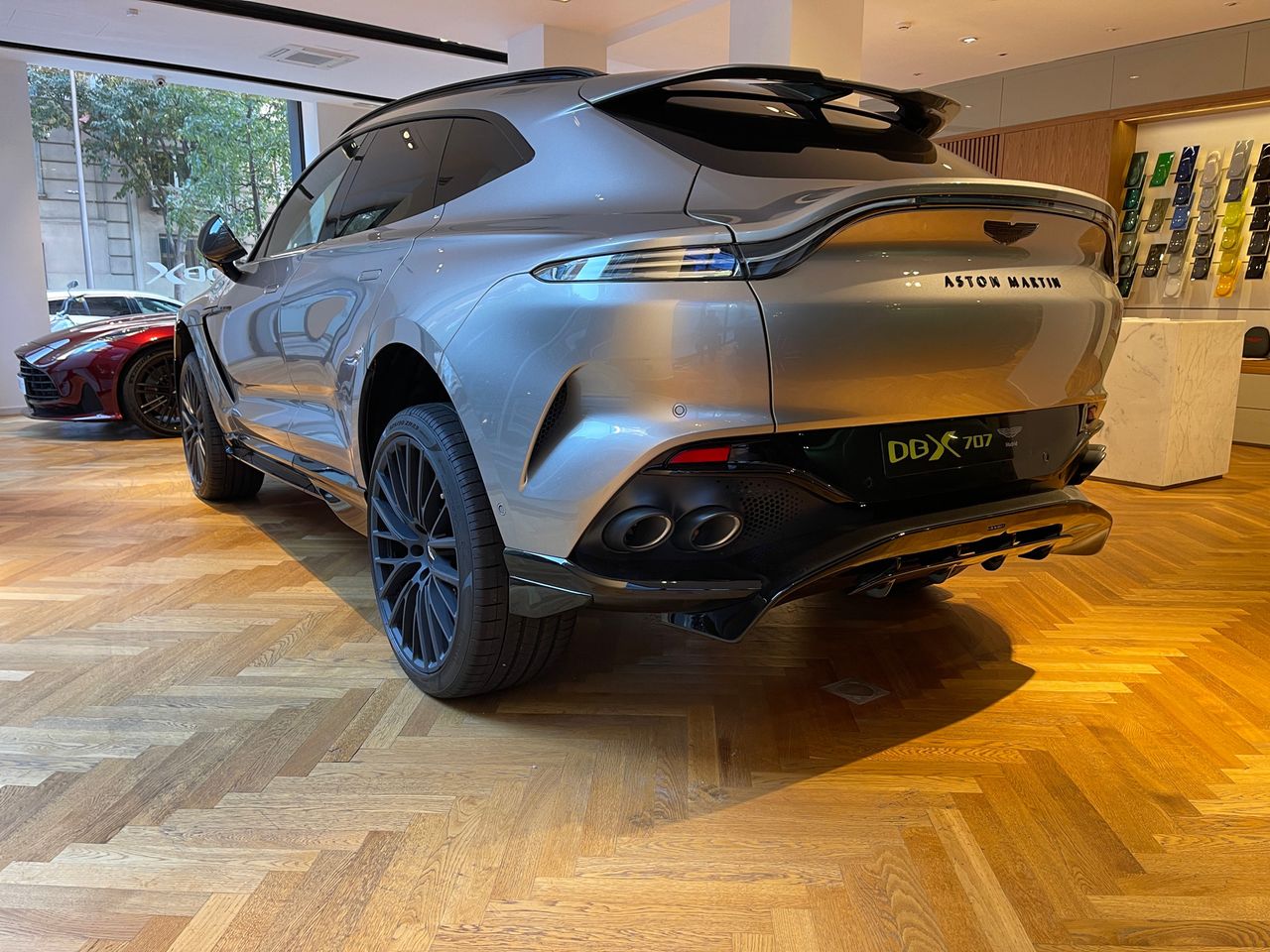 aston martin dbx 707cv awd foto grande (2)
