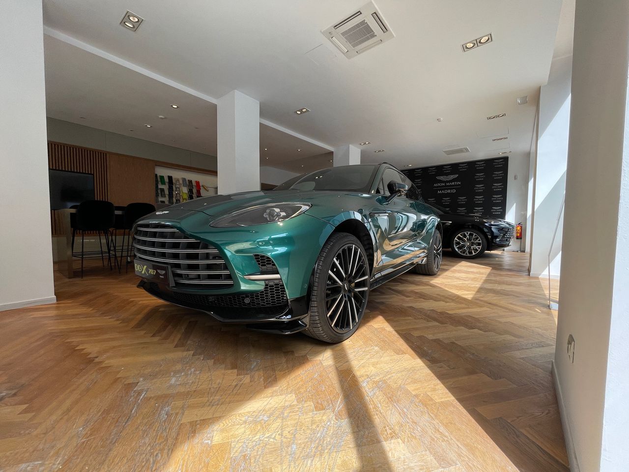 aston martin dbx 707cv awd foto grande (3)