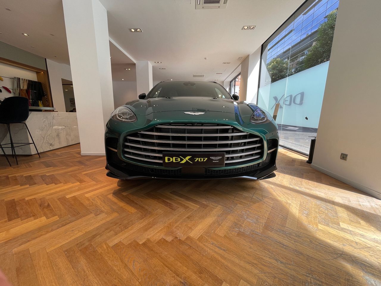 aston martin dbx 707cv awd foto grande (2)