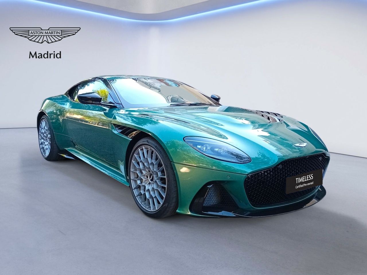 aston martin dbs 2024 /