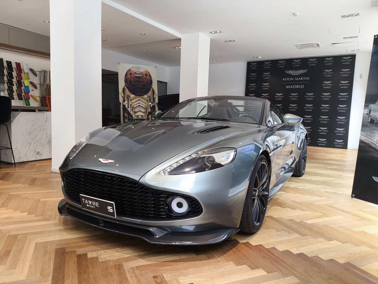 aston martin vanquish 2017 /