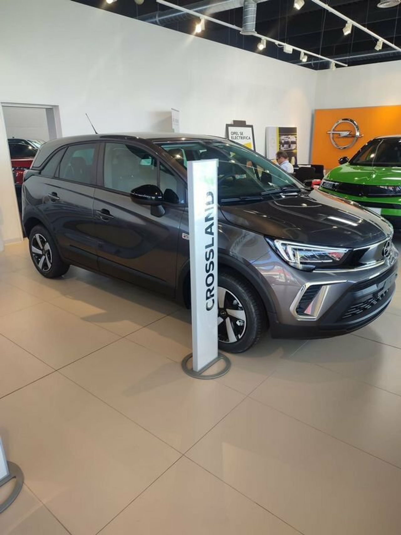 Neumaticos 16 pulgadas  de segunda mano - opel crossland 2023 /