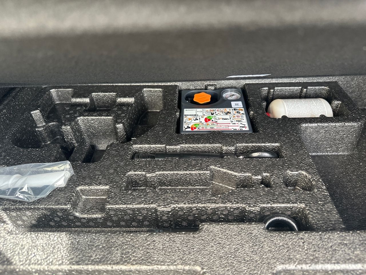 Jaguar E-Pace 2.0D R-DYNAMIC S AUTO 4WD 163CV 5P - foto 24