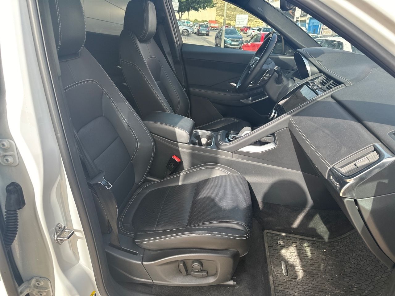 Jaguar E-Pace 2.0D R-DYNAMIC S AUTO 4WD 163CV 5P - foto 19