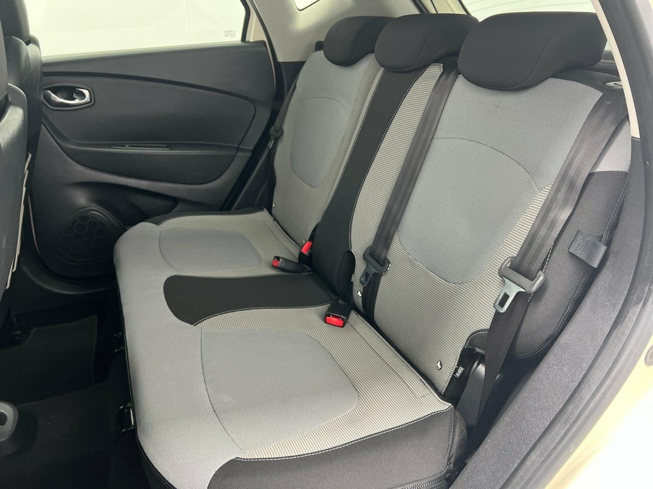 Renault Captur 1.2 TCE ENERGY ZEN EDC 120CV 5P - foto 24