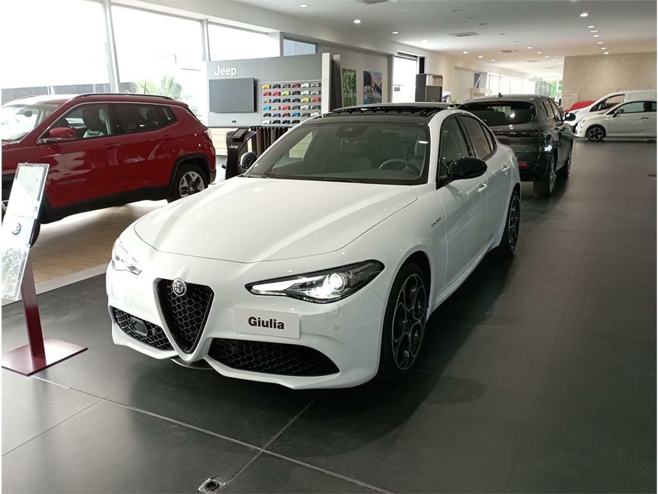 Foto alfa romeo giulia 2023 /
