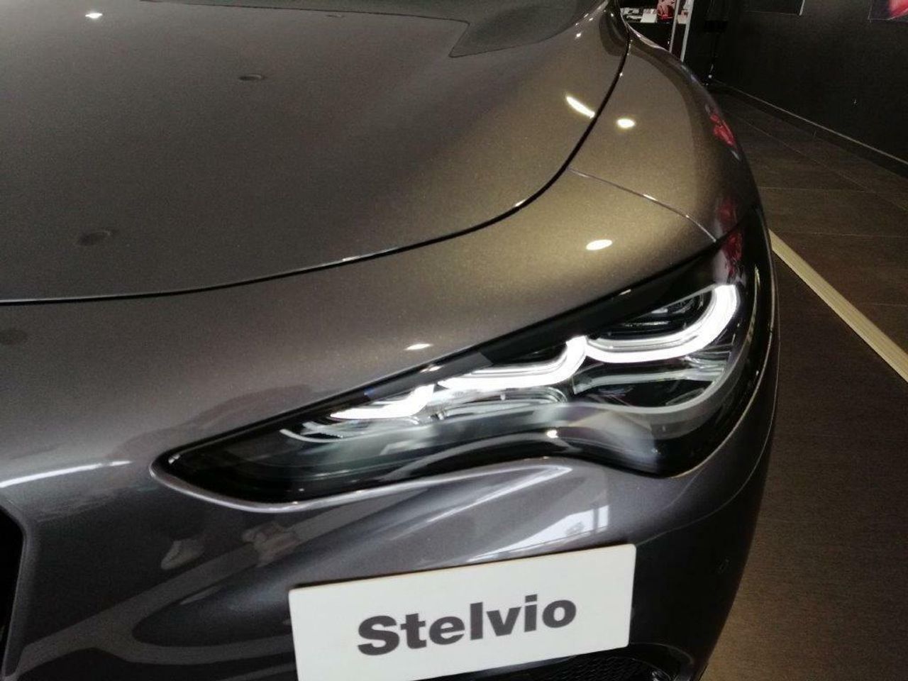 Alfa Romeo Stelvio 2.2 Diésel 154kW (210CV) Veloce Q4 - foto 11