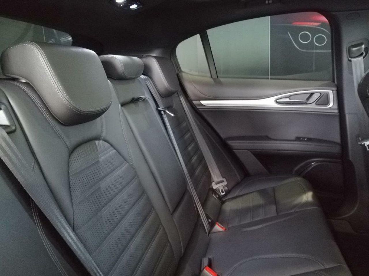 Alfa Romeo Stelvio 2.2 Diésel 154kW (210CV) Veloce Q4 - foto 8