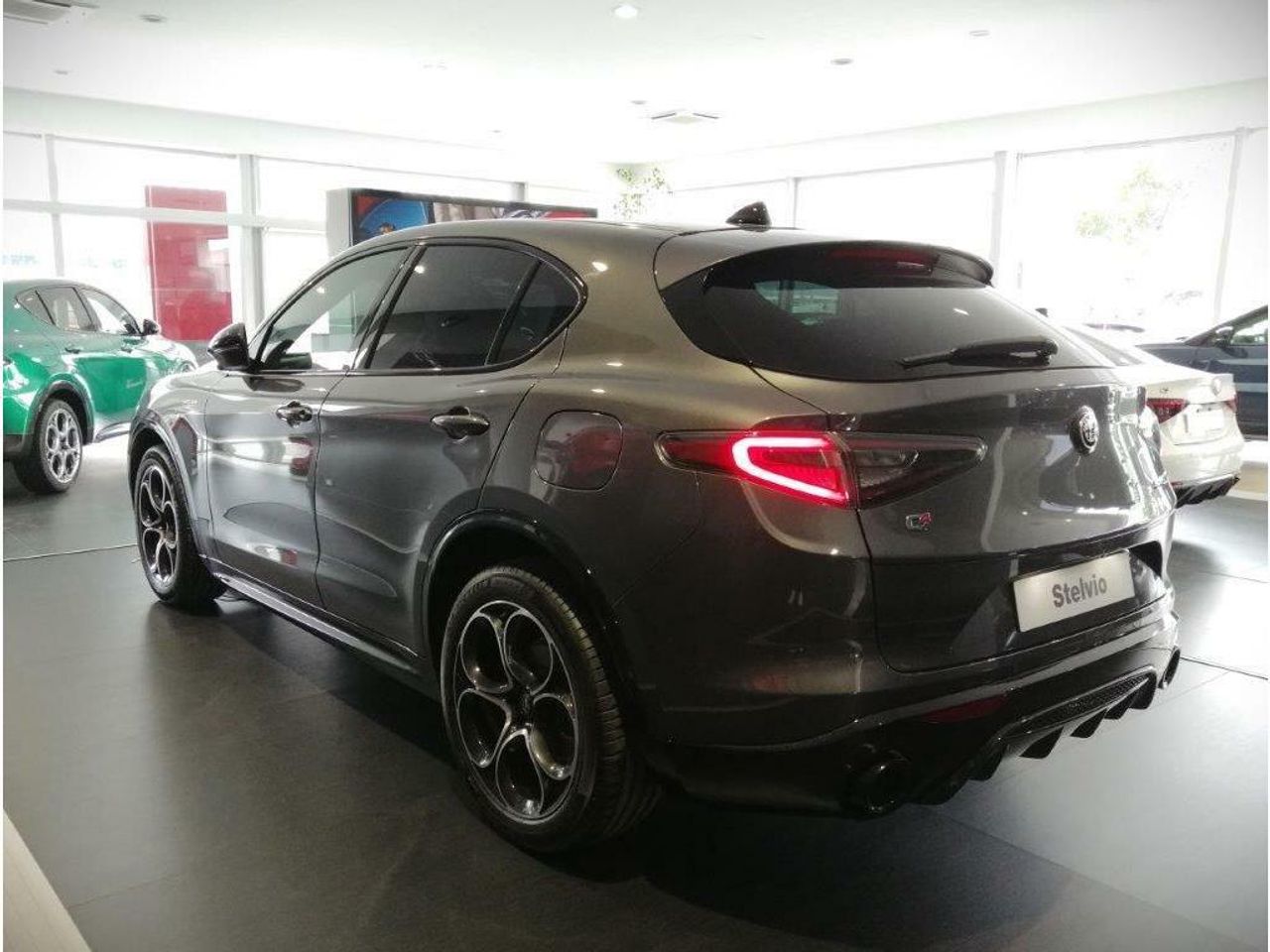 Alfa Romeo Stelvio 2.2 Diésel 154kW (210CV) Veloce Q4 - foto 9