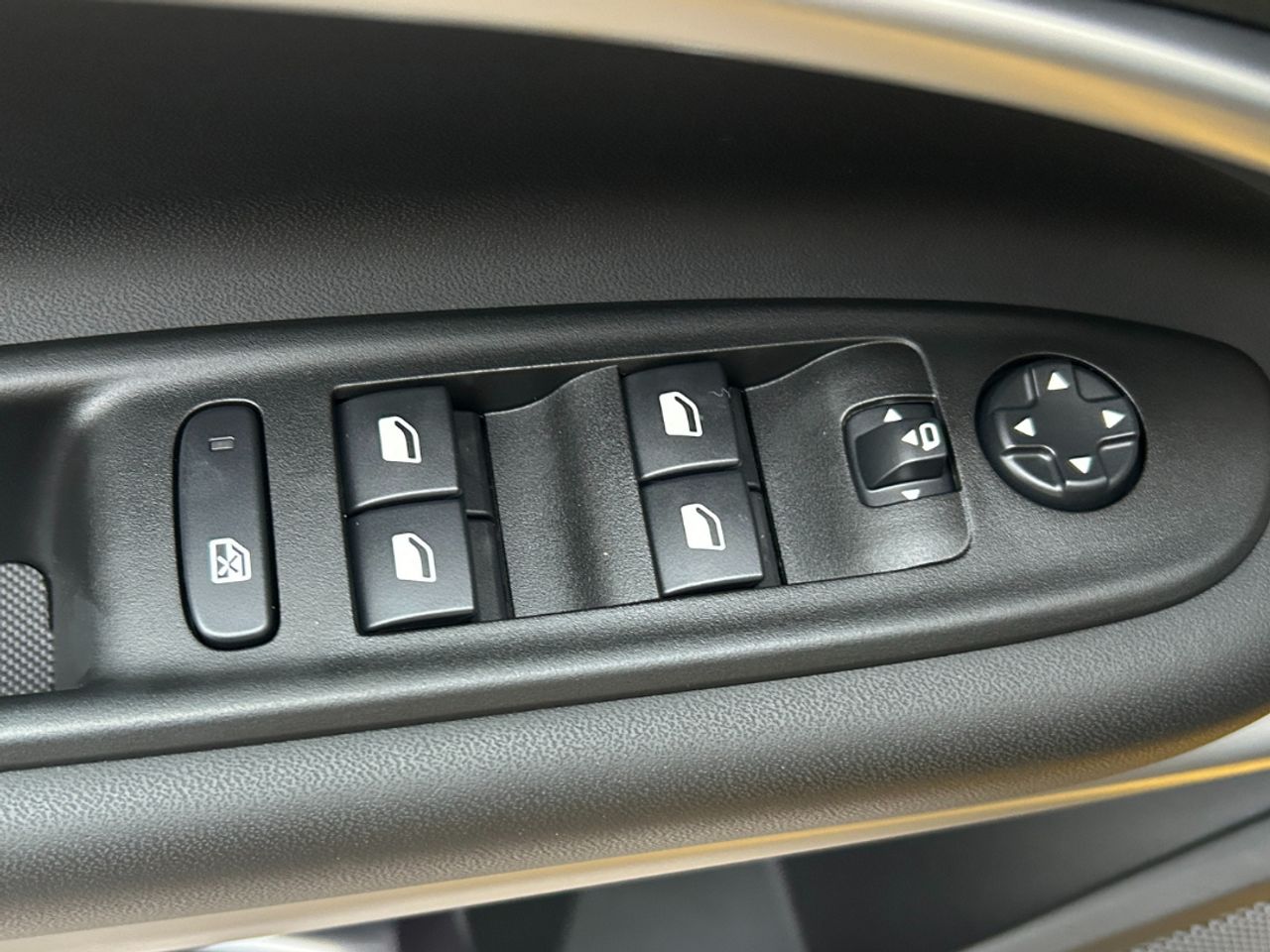 Jeep Avenger BEV 115kW (156CV) Summit - foto 14