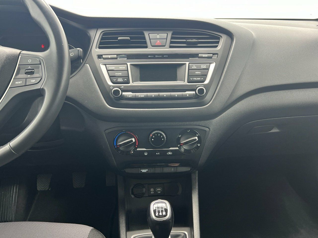 Hyundai i20 1.2 MPI FRESH 84CV 5P - foto 16