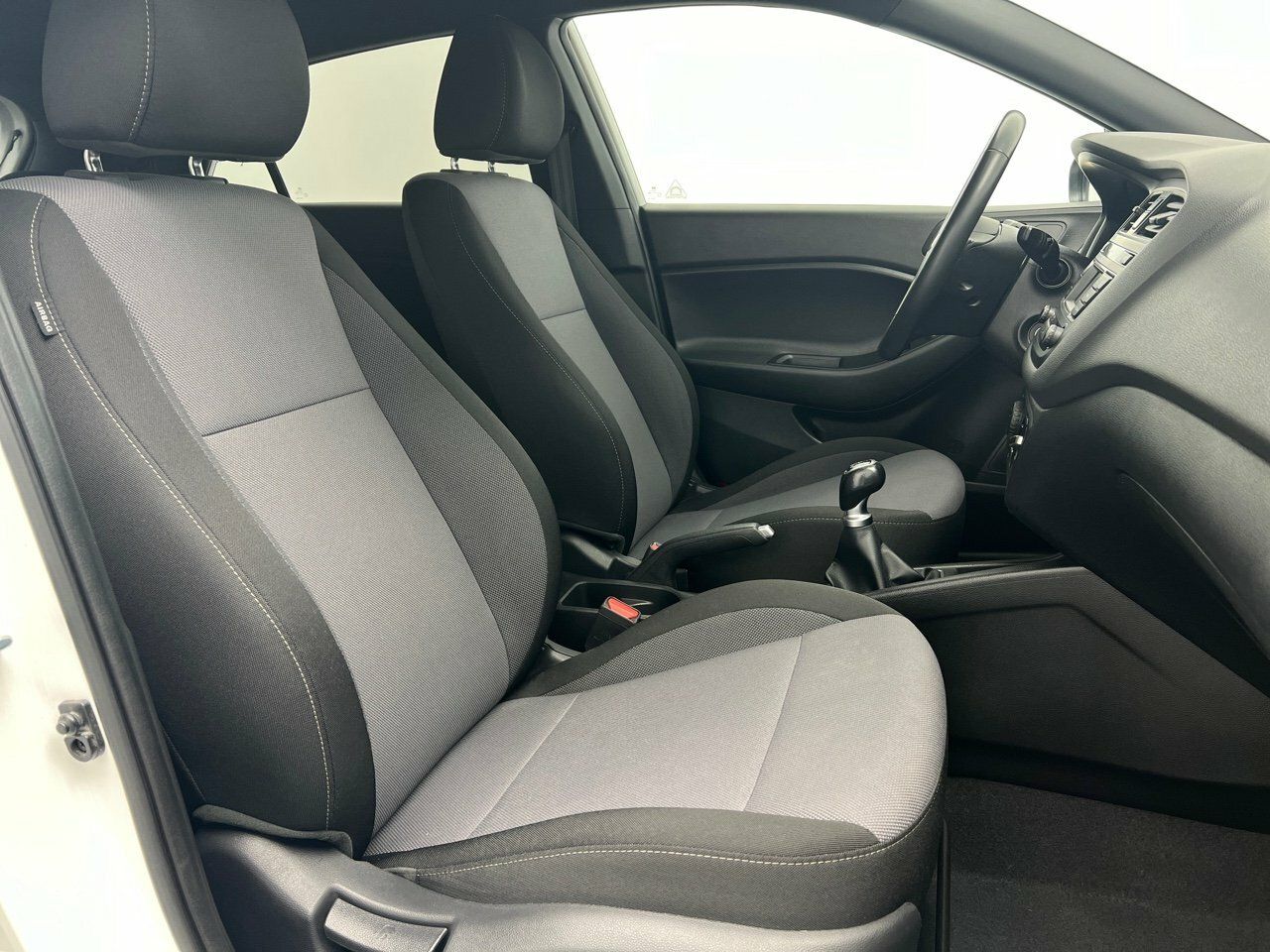 Hyundai i20 1.2 MPI FRESH 84CV 5P - foto 19